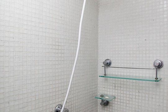 Banheiro de apartamento para alugar com 2 quartos, 54m² em Cidade Baixa, Porto Alegre