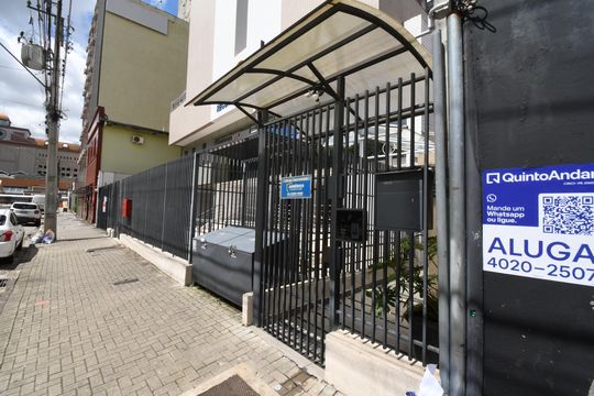Placa de kitnet/studio para alugar com 1 quarto, 56m² em Centro, Curitiba