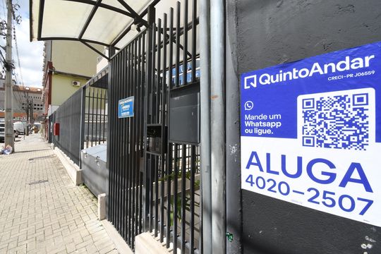 Placa de kitnet/studio para alugar com 1 quarto, 56m² em Centro, Curitiba