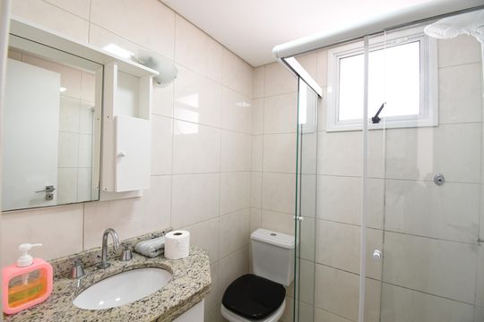 Banheiro do Studio de kitnet/studio para alugar com 1 quarto, 56m² em Centro, Curitiba