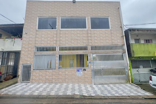 Placa instalada na fachada do imóvel  de casa à venda com 4 quartos, 1200m² em Ponte Grande, Guarulhos