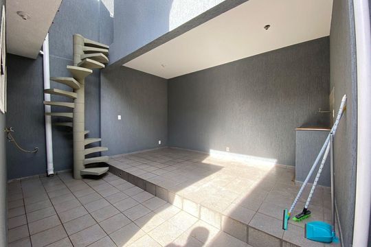 Área externa de casa à venda com 3 quartos, 184m² em Jardim Itapoan, Santo André