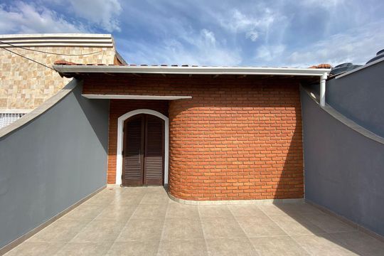 Área externa de casa à venda com 3 quartos, 184m² em Jardim Itapoan, Santo André
