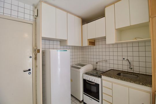 Cozinha de apartamento para alugar com 1 quarto, 32m² em Centro, Curitiba