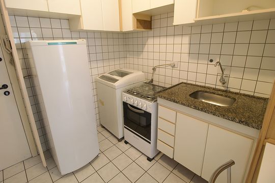 Cozinha de apartamento para alugar com 1 quarto, 32m² em Centro, Curitiba