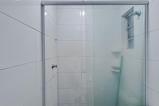 Banheiro de kitnet/studio para alugar com 1 quarto, 30m² em Vila Carrão, São Paulo