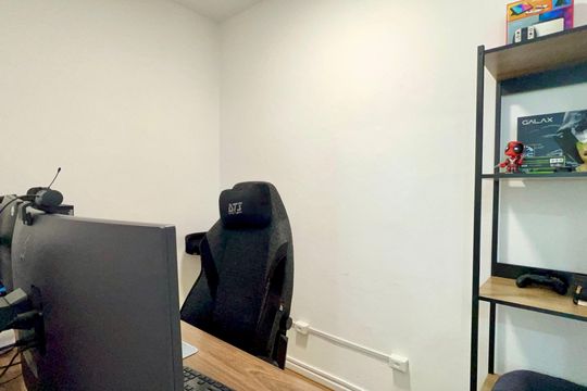 Quarto de Serviço de apartamento à venda com 2 quartos, 105m² em Jardim Paulista, São Paulo