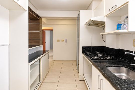 Cozinha de apartamento para alugar com 2 quartos, 80m² em Petrópolis, Porto Alegre