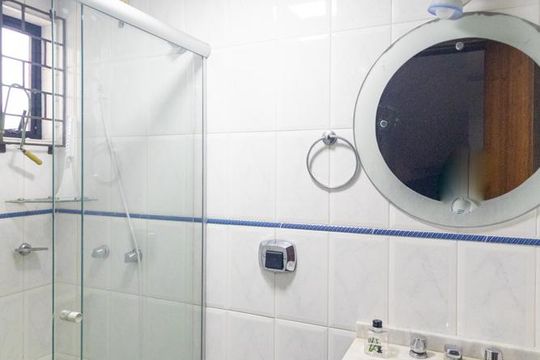 Banheiro Social de casa à venda com 3 quartos, 120m² em Santa Quiteria, Curitiba