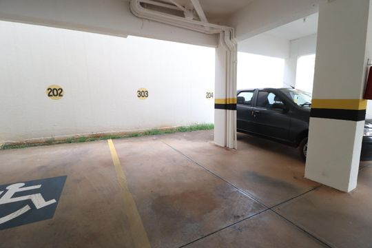 Garagem de apartamento para alugar com 2 quartos, 44m² em Santa Mônica, Uberlândia