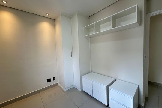 Quarto 2 de apartamento para alugar com 3 quartos, 150m² em Jardim Tupanci, Barueri