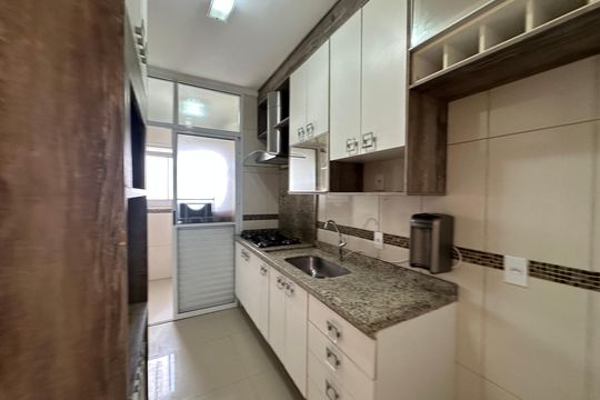 Cozinha de apartamento para alugar com 3 quartos, 150m² em Jardim Tupanci, Barueri