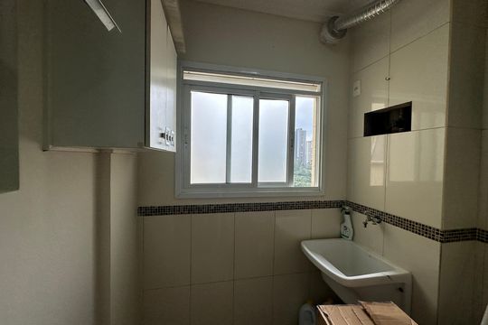 Área de Serviço de apartamento para alugar com 3 quartos, 150m² em Jardim Tupanci, Barueri