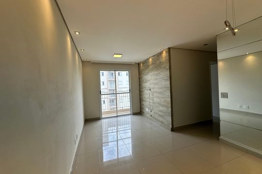 Sala de apartamento para alugar com 3 quartos, 150m² em Jardim Tupanci, Barueri