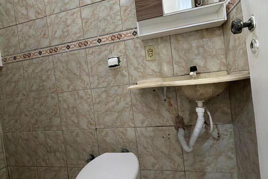 Banheiro  de apartamento para alugar com 1 quarto, 50m² em Conjunto A, Brasília