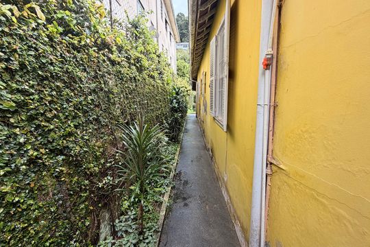 Circulação de casa para alugar com 4 quartos, 200m² em Valparaíso, Petrópolis