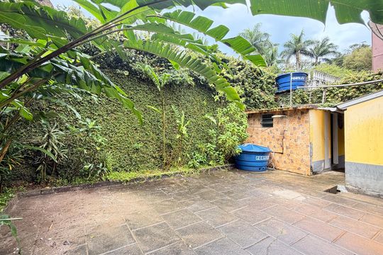Circulação de casa para alugar com 4 quartos, 200m² em Valparaíso, Petrópolis