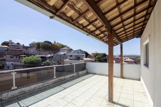 Terraço - Varanda 1 de casa para alugar com 3 quartos, 220m² em Nacional, Contagem