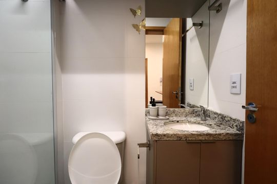 Banheiro de kitnet/studio para alugar com 1 quarto, 20m² em Vila Esperança, São Paulo
