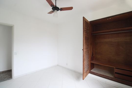 Quarto 1 de casa de condomínio para alugar com 2 quartos, 120m² em Anil, Rio de Janeiro
