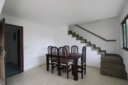 Sala de casa de condomínio para alugar com 2 quartos, 120m² em Anil, Rio de Janeiro