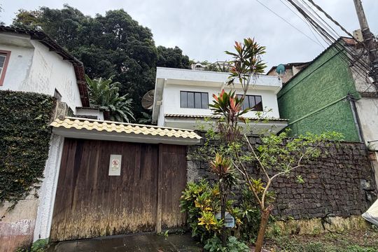 Fachada  de casa de condomínio para alugar com 2 quartos, 120m² em Anil, Rio de Janeiro