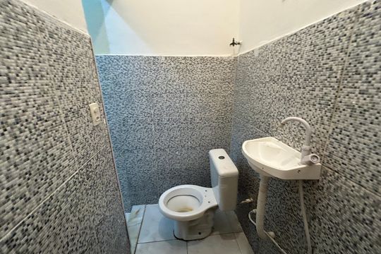 Banheiro de kitnet/studio para alugar com 1 quarto, 25m² em Campinho, Rio de Janeiro