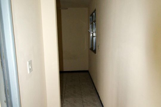 Corredor de apartamento para alugar com 3 quartos, 55m² em Parada de Lucas, Rio de Janeiro