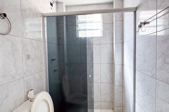 Banheiro de apartamento para alugar com 2 quartos, 65m² em Jardim Riacho das Pedras, Contagem