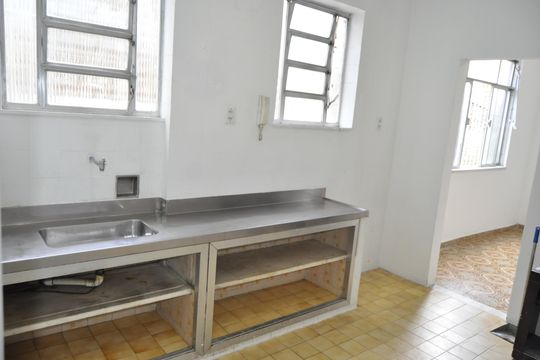 Cozinha de apartamento à venda com 2 quartos, 60m² em Higienópolis, Rio de Janeiro