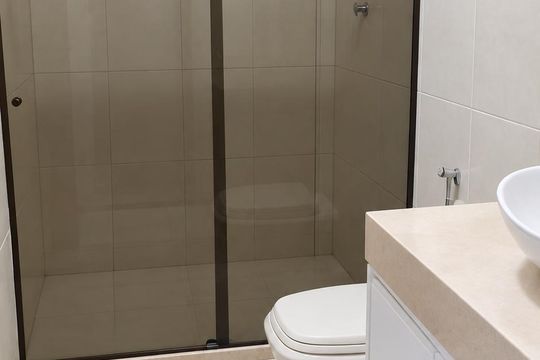 Banheiro de casa de condomínio para alugar com 3 quartos, 130m² em Irajá, Rio de Janeiro