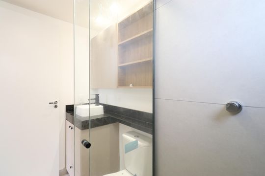 Banheiro  de apartamento para alugar com 1 quarto, 27m² em Várzea da Barra Funda, São Paulo