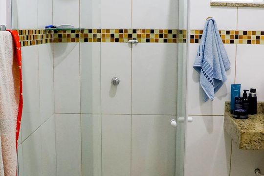 Banheiro de casa para alugar com 2 quartos, 180m² em Unamar, Cabo Frio