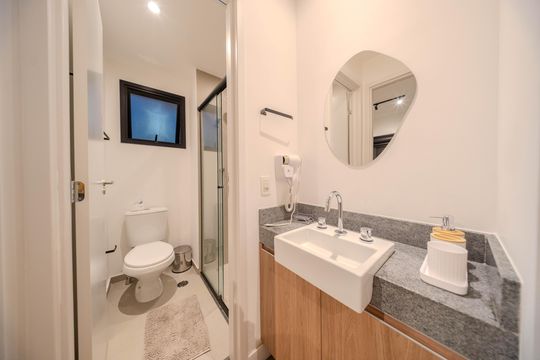 Banheiro de apartamento para alugar com 1 quarto, 29m² em Indianópolis, São Paulo