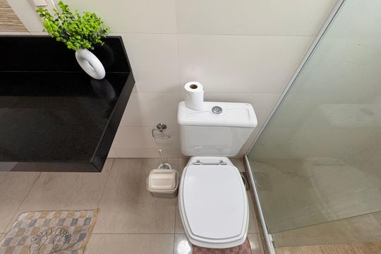 Suíte 5 - Banheiro de casa de condomínio para alugar com 6 quartos, 480m² em Guaratiba, Rio de Janeiro