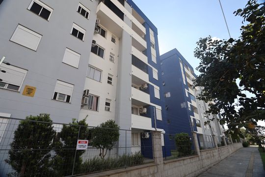Fachada do bloco de apartamento para alugar com 2 quartos, 52m² em Olaria, Canoas