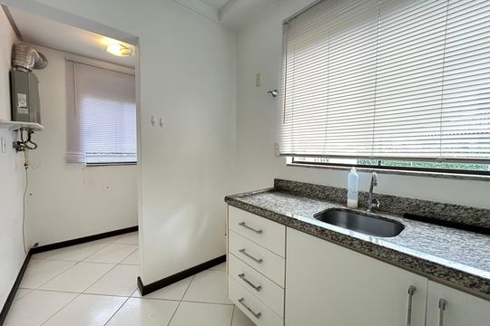 Cozinha  de apartamento para alugar com 1 quarto, 50m² em Lagoa da Conceição, Florianópolis