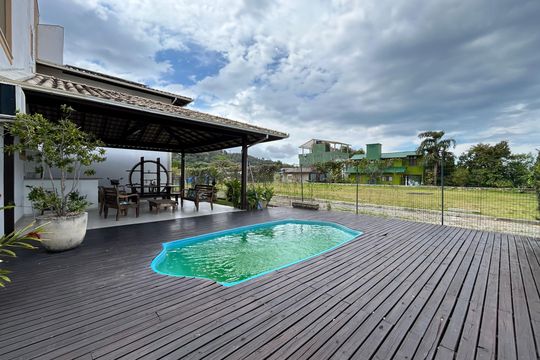 Área comum - Piscina de apartamento para alugar com 1 quarto, 50m² em Lagoa da Conceição, Florianópolis