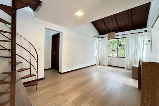 Sala de apartamento para alugar com 2 quartos, 50m² em Lagoa da Conceição, Florianópolis