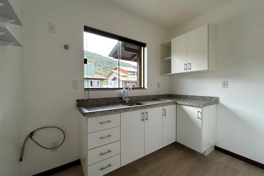Cozinha  de apartamento para alugar com 2 quartos, 50m² em Lagoa da Conceição, Florianópolis