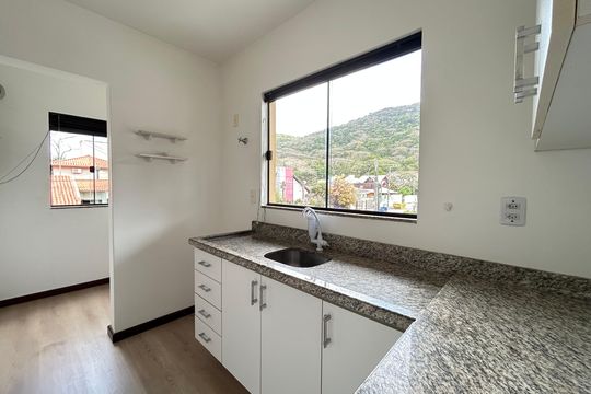 Cozinha  de apartamento para alugar com 2 quartos, 50m² em Lagoa da Conceição, Florianópolis