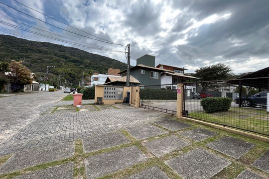Fachada de apartamento para alugar com 2 quartos, 50m² em Lagoa da Conceição, Florianópolis