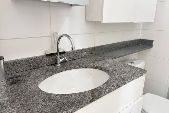 Banheiro de kitnet/studio à venda com 1 quarto, 34m² em Água Rasa, São Paulo