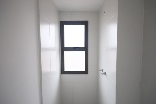 Banheiro da Suíte 1 de apartamento à venda com 2 quartos, 56m² em Bela Vista, Osasco