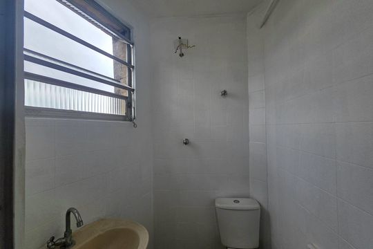 Banheiro de kitnet/studio para alugar com 1 quarto, 17m² em Parque das Nações, Santo André