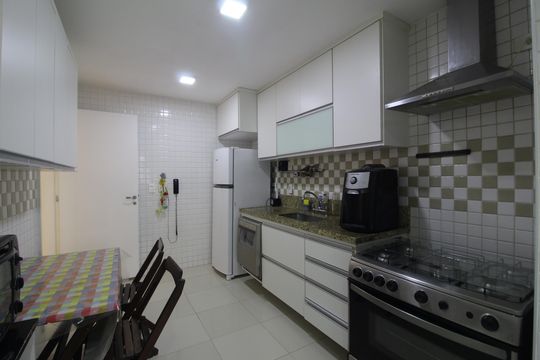 Cozinha de apartamento para alugar com 3 quartos, 98m² em Barra Olímpica, Rio de Janeiro