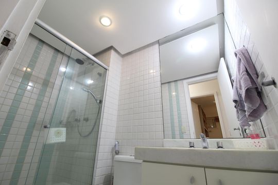 Banheiro Social de apartamento para alugar com 3 quartos, 98m² em Barra Olímpica, Rio de Janeiro