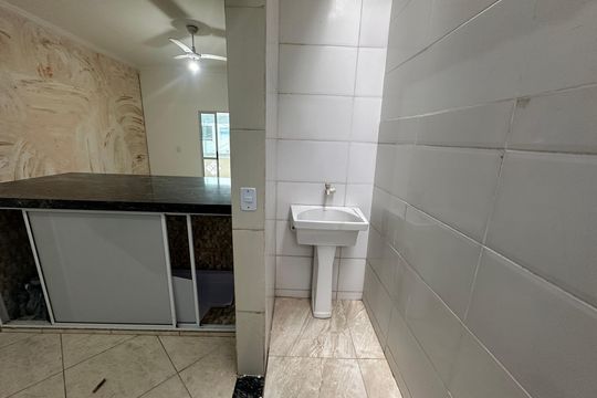 Cozinha e Área de Serviço de casa para alugar com 2 quartos, 70m² em Japuí, São Vicente
