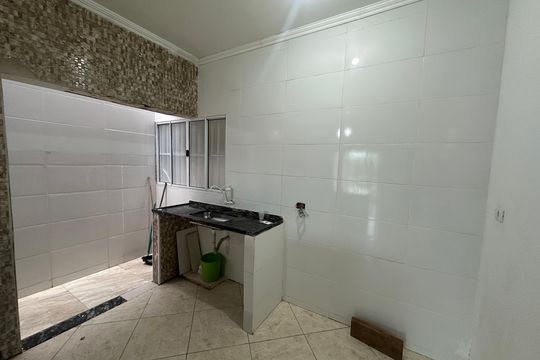 Cozinha de casa para alugar com 2 quartos, 70m² em Japuí, São Vicente