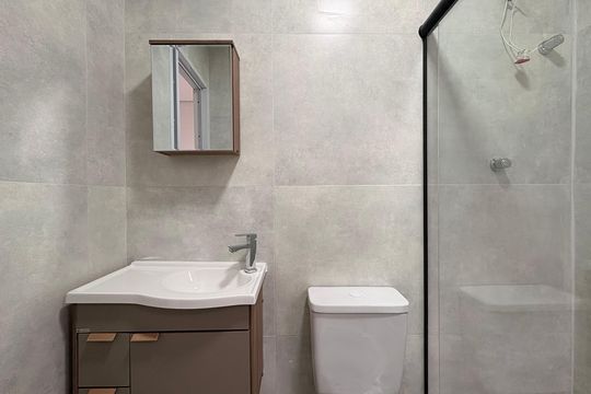 Banheiro de kitnet/studio para alugar com 1 quarto, 17m² em Parque das Nações, Santo André